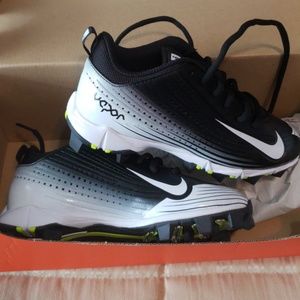 New in box kid baseball cleats
